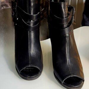 Vera Wang Ladies 9.5 Bootie